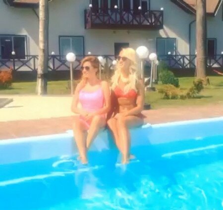 Видео: Ксения Бородина и Ольга Бузова в купальниках смотреть онлайн